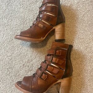 Freebird Braeden size 9 cognac